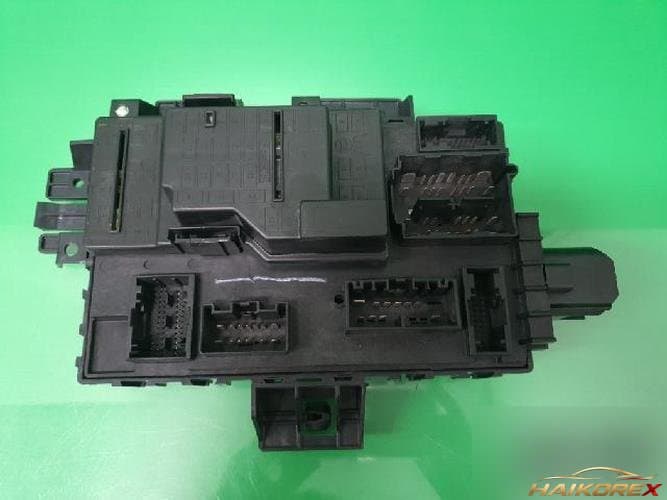 Ford MKS 2011 — блок предохранителей (салонный) BA5T 15604 AA