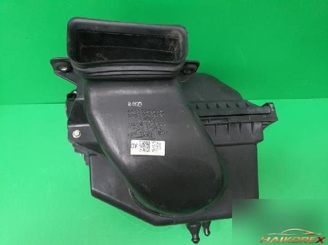 Ford MKS 2011 — корпус воздушного фильтра AA53 9A600 AC