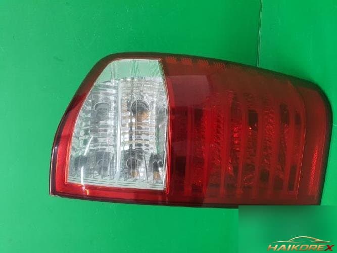 Kia Carnival 2007 — фонарь задний в сборе правый (пассажирский)