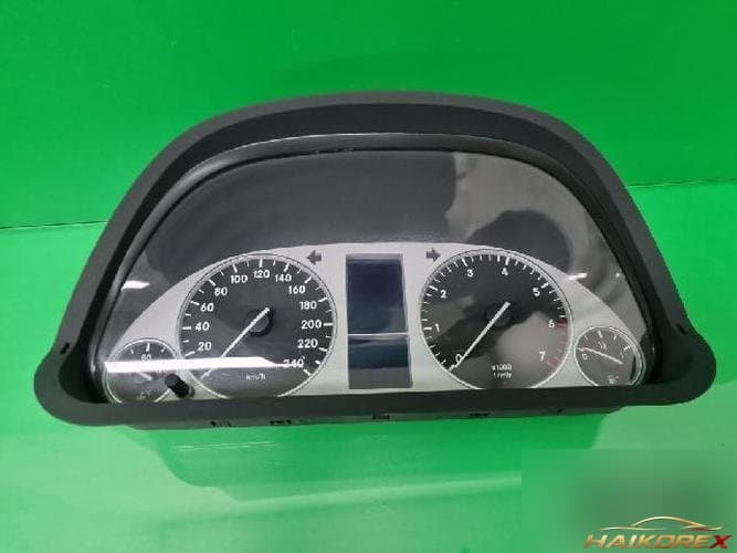 Mercedes-Benz B-класс 2009 — приборная панель A1694403311