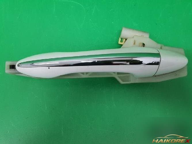 Kia K7 2010 — дверной фиксатор 1