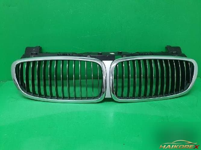 BMW 7 2006 — решетка радиатора передняя