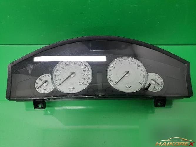 Chrysler 300 2005 — панель приборов P04602495AH