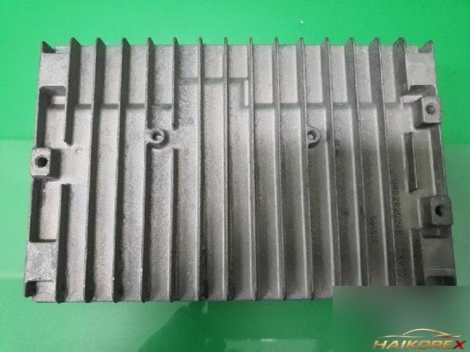 Chrysler 300 2005 — блок управления двигателем ECU P04606834AC