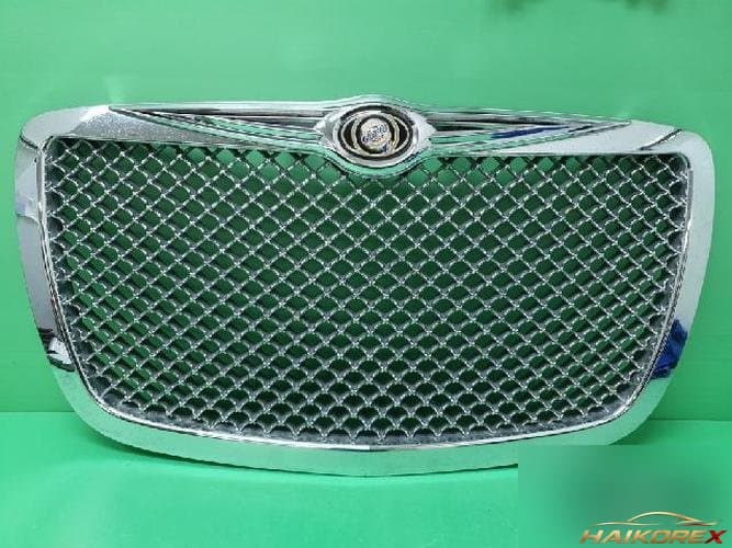 Chrysler 300 2006 — решетка радиатора правая