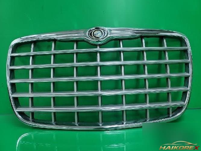 Chrysler 300 2006 — решетка радиатора 04805928AA