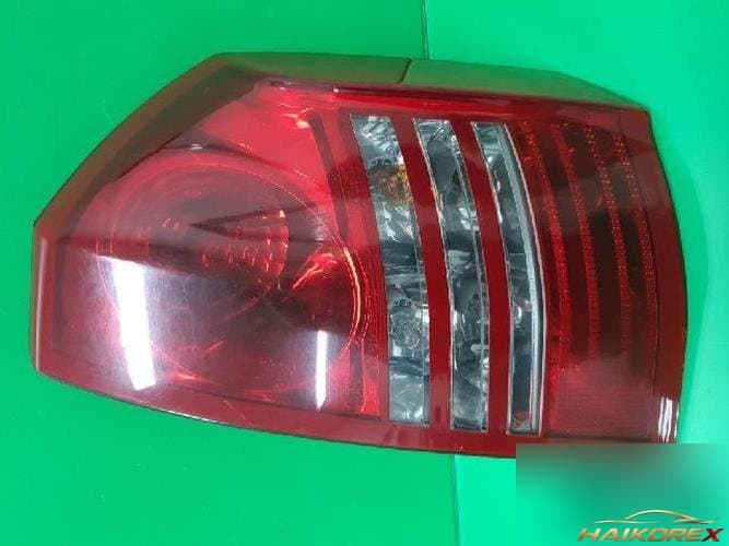 Chrysler 300 2006 — комбинированный фонарь задний правый