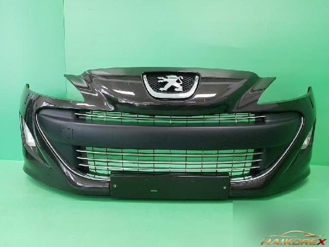 Peugeot 308 2010 — передний бампер правый
