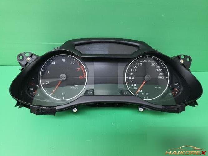 Audi A4 2009 — панель приборов