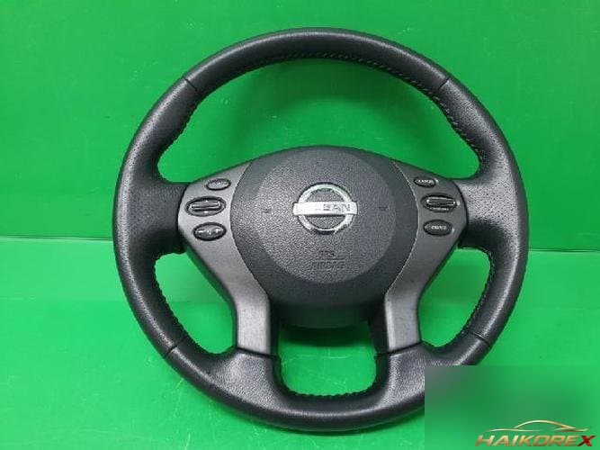 Nissan Altima 2010 — рулевое колесо 1
