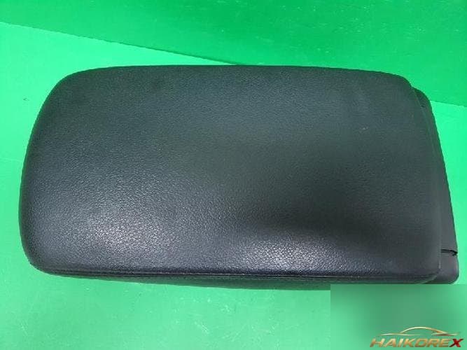 Audi A6 2010 — консольный бокс 1