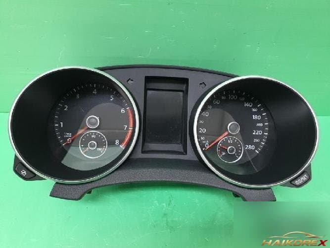 Volkswagen Golf 2011 — приборная панель 5K6920871