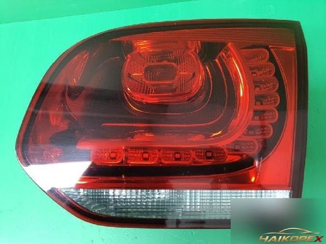 Volkswagen Golf 2011 — подсветка багажника