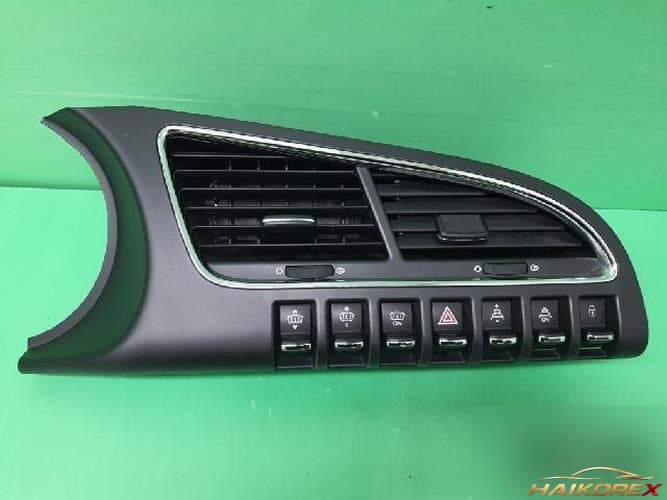 Peugeot 3008 2012 — панель приборов 96638425XT