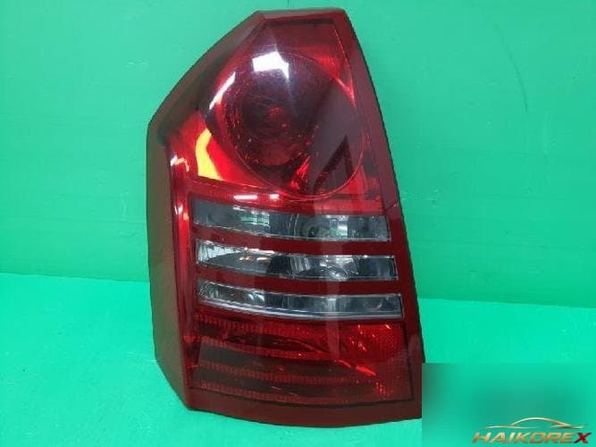 Chrysler 300 2007 — комбинированный фонарь задний левый