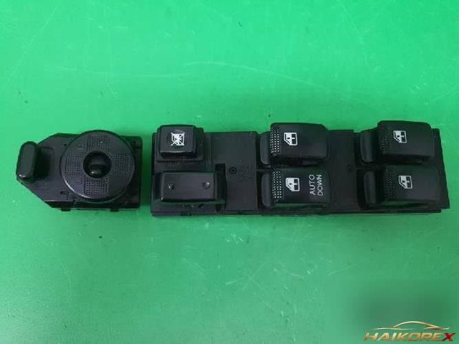 Hyundai Tucson 2008 — кнопка стеклоподъёмника 935702E360WK