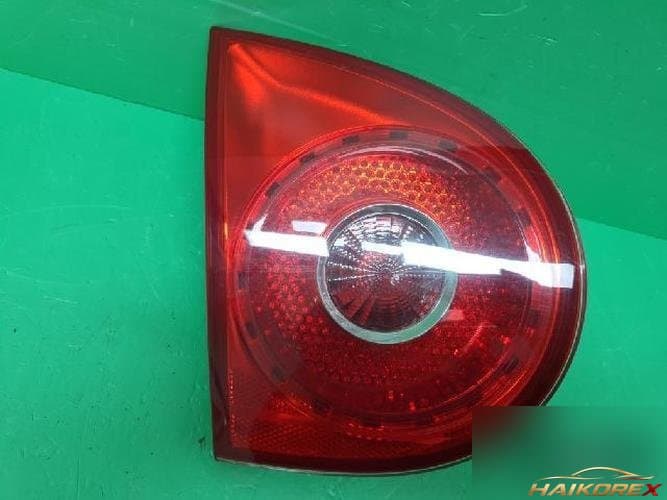 Volkswagen Golf 2008 — накладка левой задней двери 1K6 945 093 G