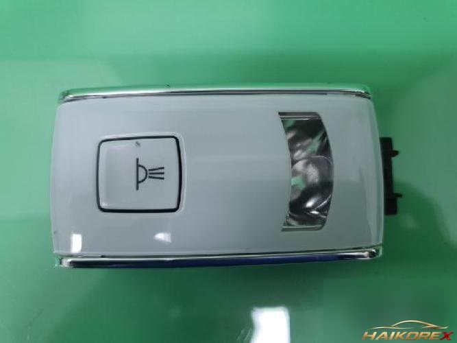 Peugeot 308 2015 — плафон салонный 172001532