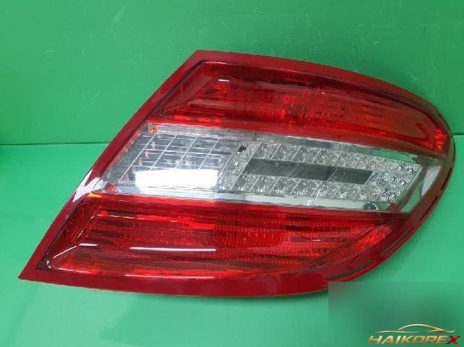 Mercedes-Benz C-Class 2009 — фонарь задний комбинированный правый (пассажирский)