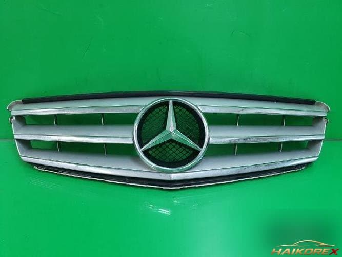 Mercedes-Benz C-Class 2009 — решетка радиатора