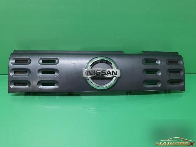 Nissan Cube 2012 — решетка радиатора 62070 1FA0A