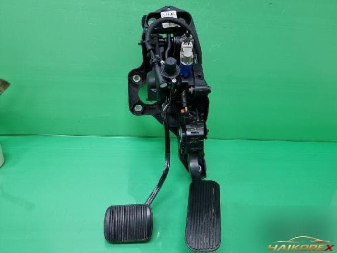 Ford MKS 2015 — педаль газа DG13 9F856 EJ