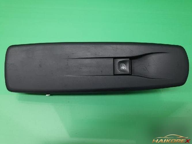 Renault SM5 2011 — кнопка стеклоподъемника 1