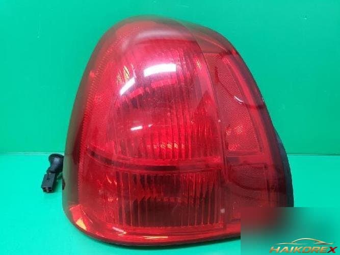 Ford Town Car 2003 — фонарь задний комбинированный правый (пассажирский)