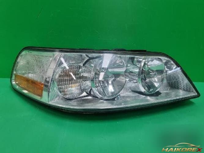 Ford Town Car 2003 — фара правая