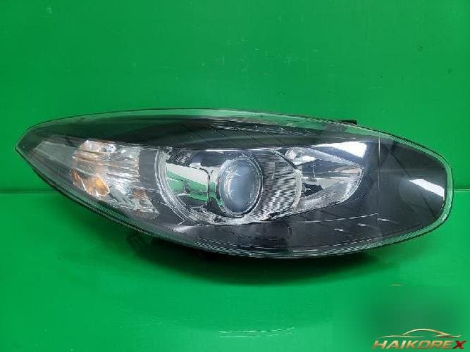 Renault SM3 2016 — фара головного света правая 260106731R