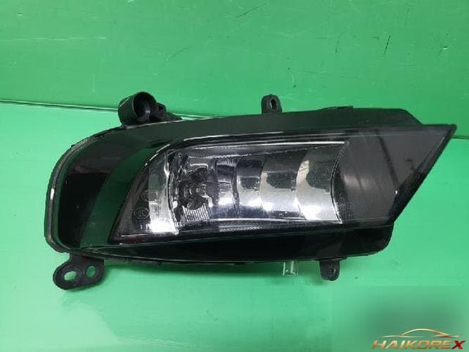 Audi A4 2015 — противотуманная фара правая 8K0941700B