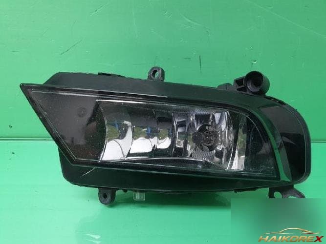 Audi A4 2015 — противотуманная фара левая (водительская) 8K0941699B