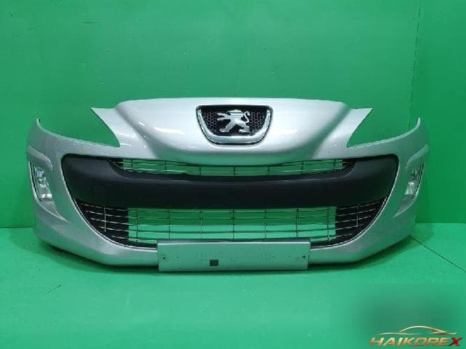 Peugeot 308 2011 — передний бампер