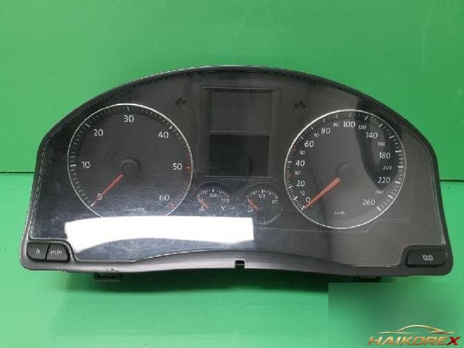 Volkswagen Jetta 2009 — приборная панель 1KO 920 864B