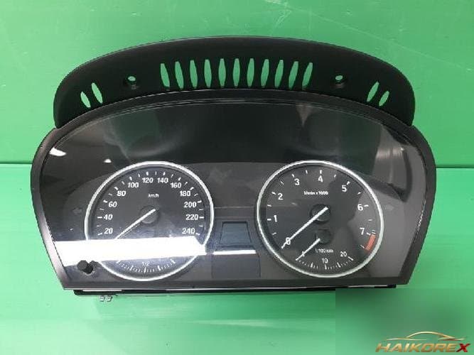 BMW 5-Series 2008 — панель приборов