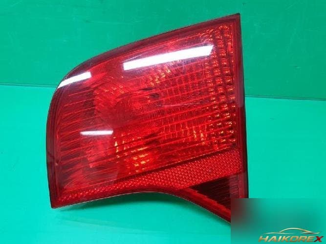 Audi A4 2006 — накладка белая (багажник) 8E5 945 094 A