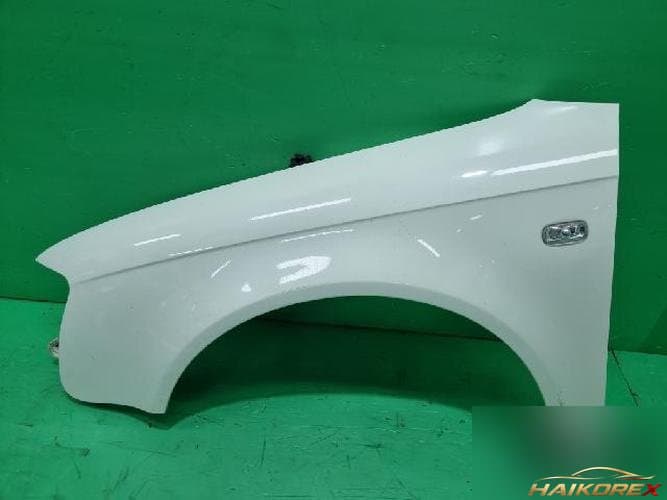 Audi A4 2006 — крыло левое