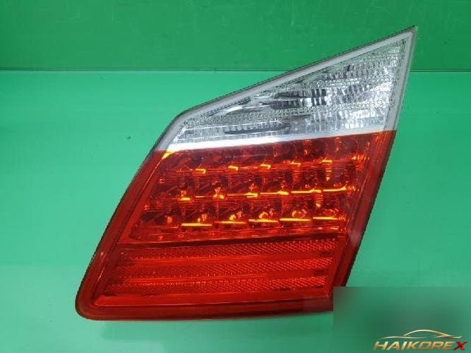 Hyundai Genesis 2009 — задний фонарь в крышке багажника 924043M000