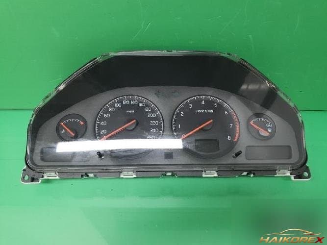 Volvo V70 2001 — приборная панель