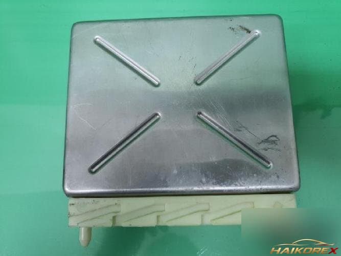 Volvo V70 2001 — блок управления двигателем ECU P09480761