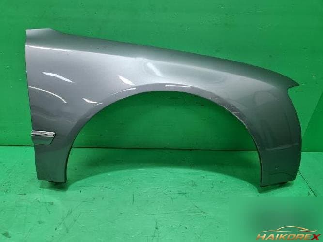 Audi A8 2010 — крыло правое