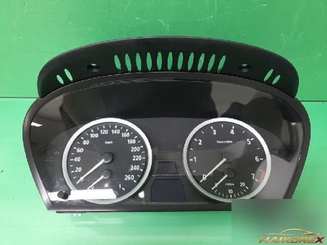 BMW 5 series 2005 — панель приборов 1