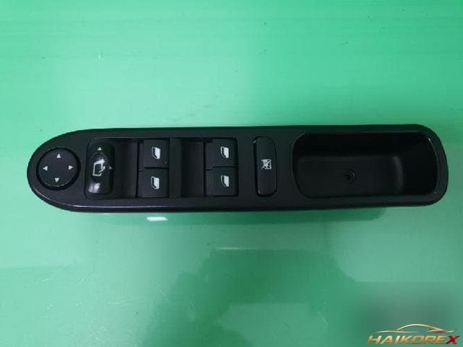 Peugeot 307 2008 — кнопка стеклоподъемника 1