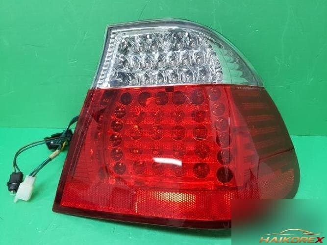 BMW 2001 — комбинированный задний фонарь правый