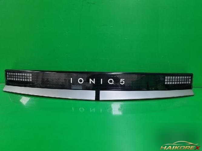 Hyundai Ioniq 2022 — декоративная накладка центральной консоли