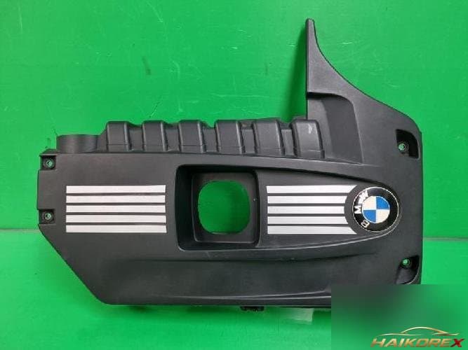 BMW 7 Series 2009 — крышка двигателя