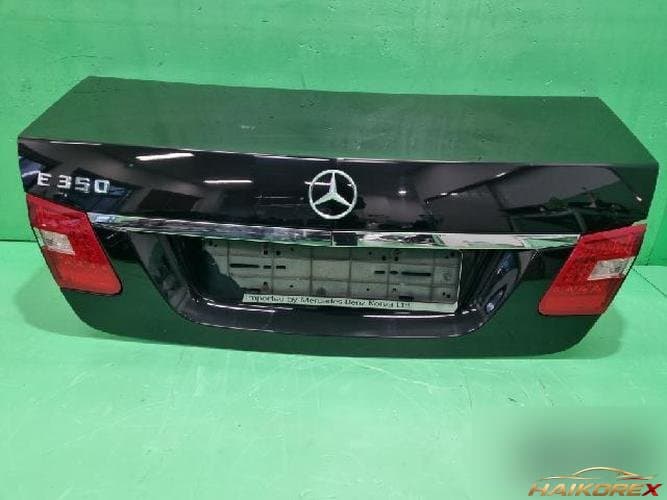 Mercedes-Benz E-Class 2010 — крышка багажника