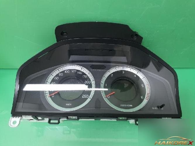 Volvo XC60 2011 — приборная панель 31270901AA