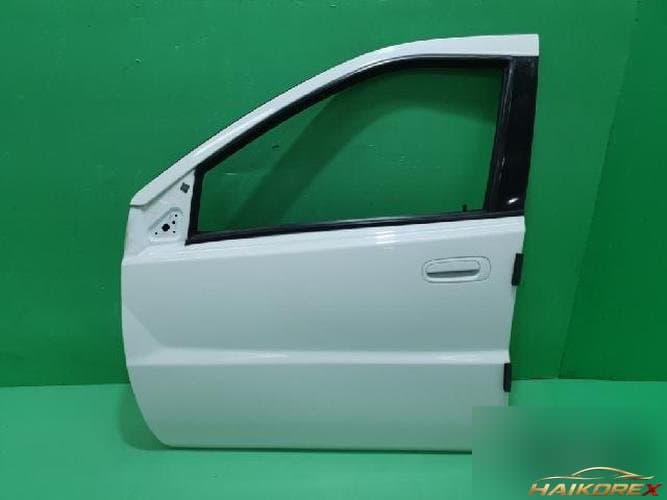 Toyota 2004 — передняя дверь левая