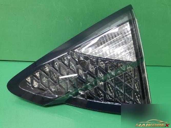 Renault SM3 2014 — накладка крышки багажника (с фонарём) 265556474R